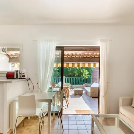 Апартаменты Nice Apt For 4 With Terrace And Pool