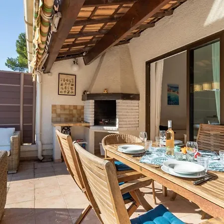 Апартаменты Nice Apt For 4 With Terrace And Pool Бандоль
